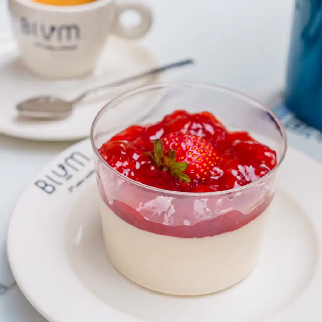 Çilekli Panna Cotta - blumcoffeehouse