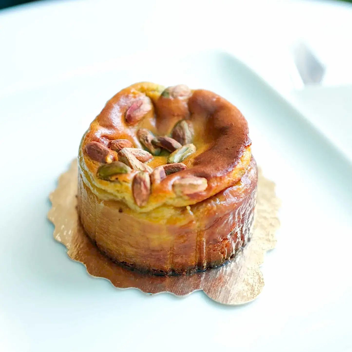 Antep Fıstıklı Basque Cheesecake-Glutensiz. - blumcoffeehouse